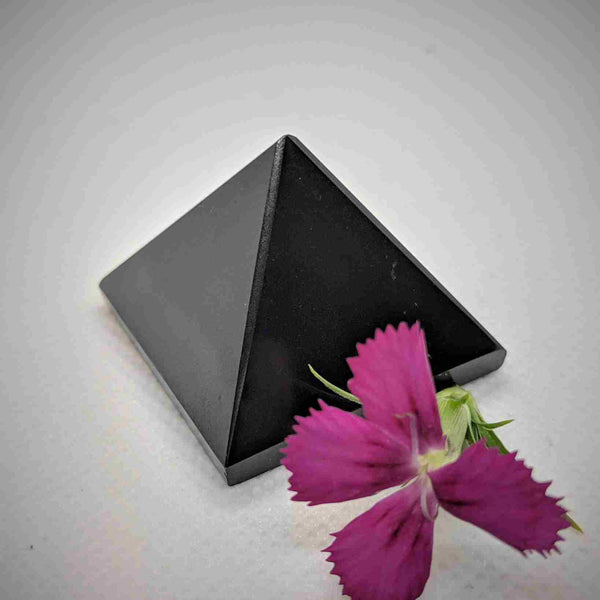 Onyx Pyramid – Grounding Energy Stone | Protection & Focus - Nymph Ki