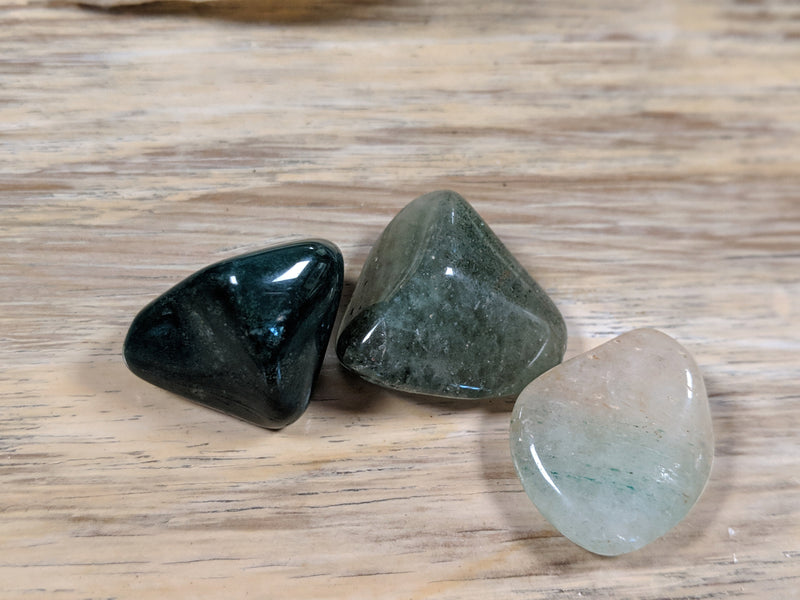 Green aventurine and moss agate stones representing the heart chakra, encouraging compassion and emotional healing.
